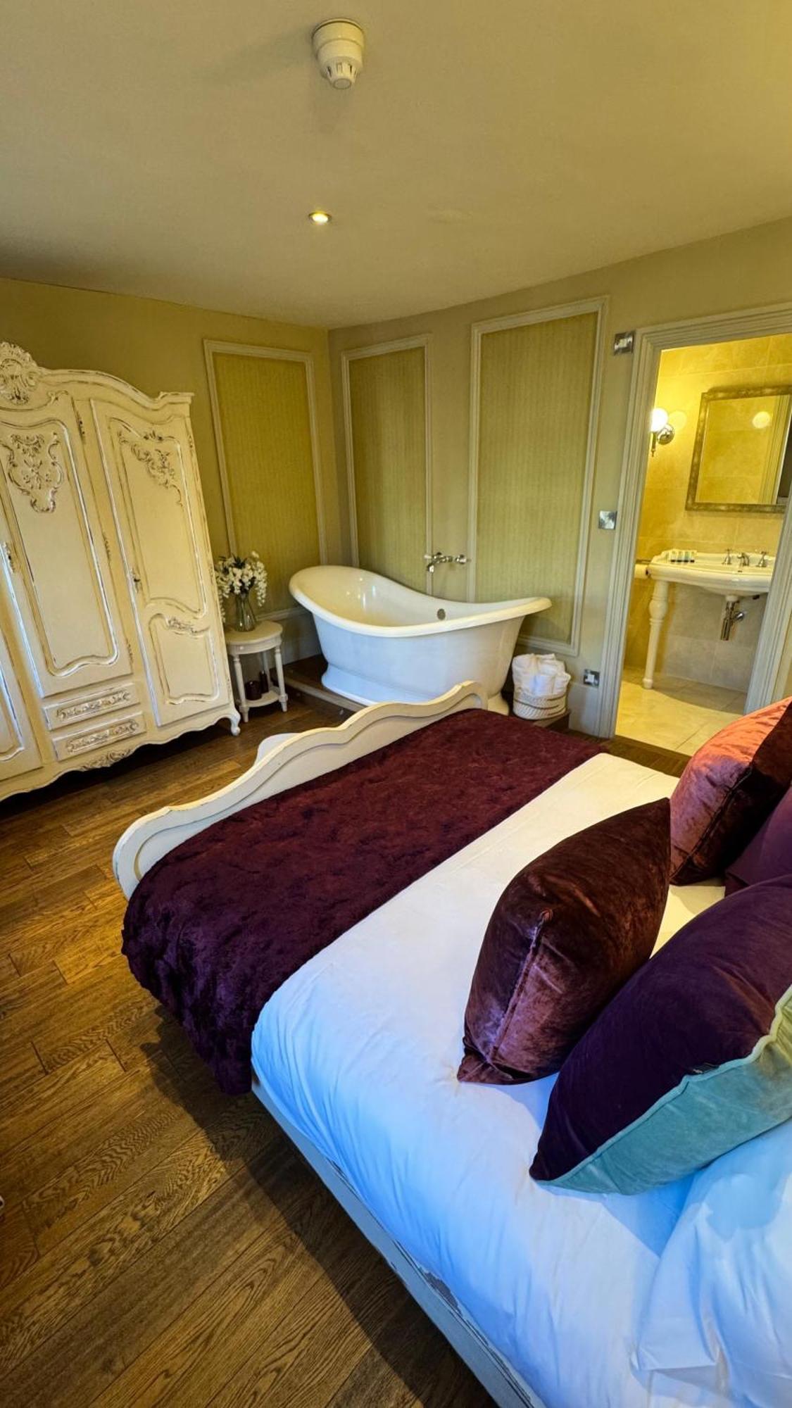 No64 The Boutique Hotel Уэст-Мейлинг Экстерьер фото